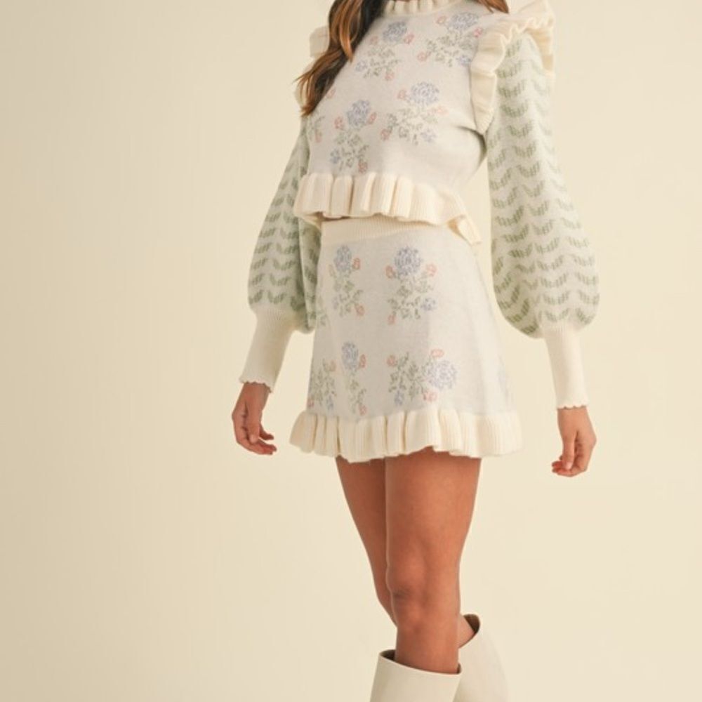 999. White Ruffled Mini Skater Skirt - Picture 4 of 13